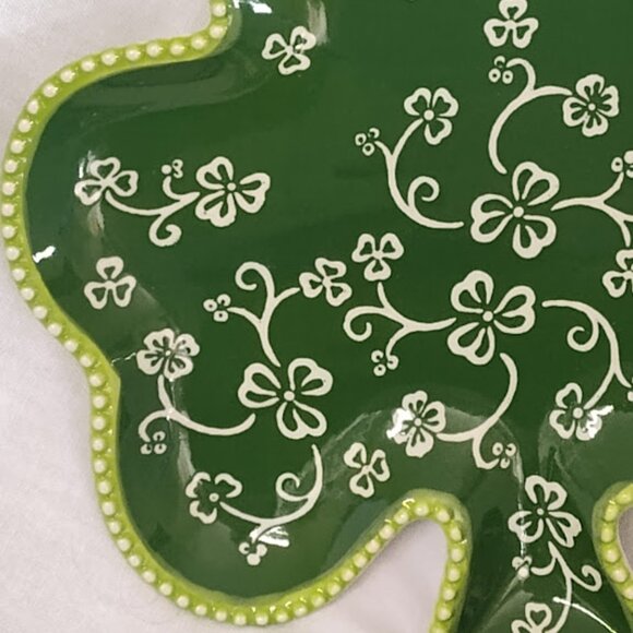 temp-tations® green 'Floral Lace' Shamrock, 9" plates, Set Of 2 - Picture 3 of 5